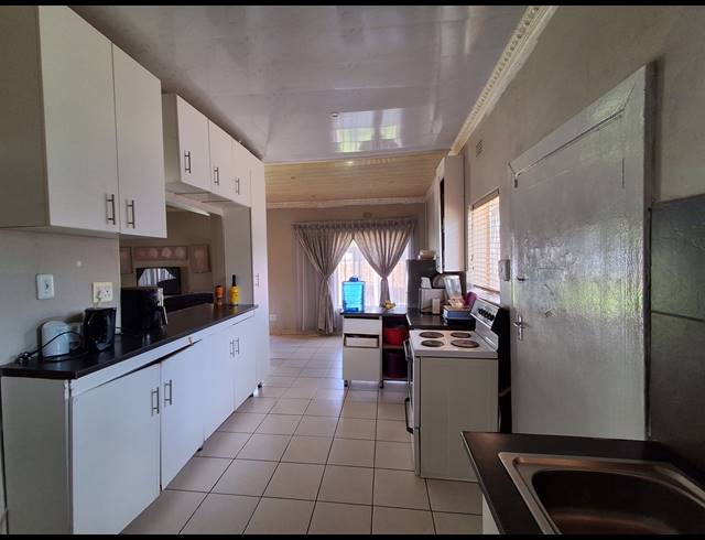 3 BEDROOM FREESTANDING FOR SALE IN STILFONTEIN EXT 3